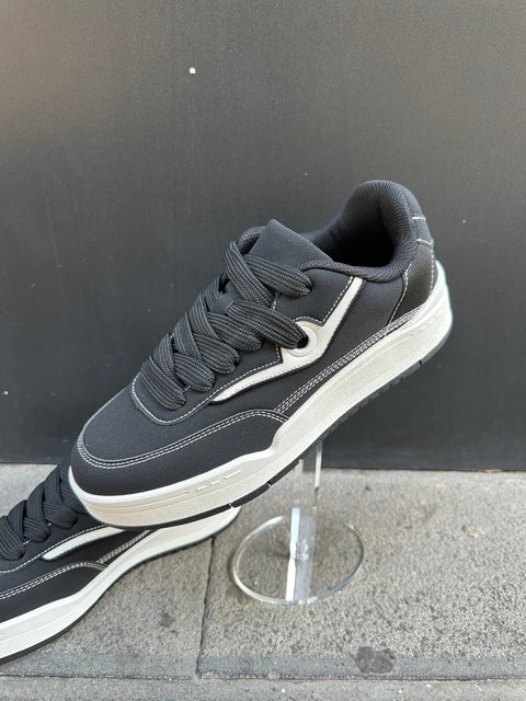 SNEAKER