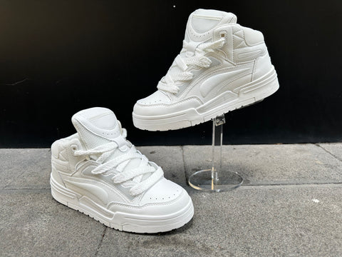 SNEAKER